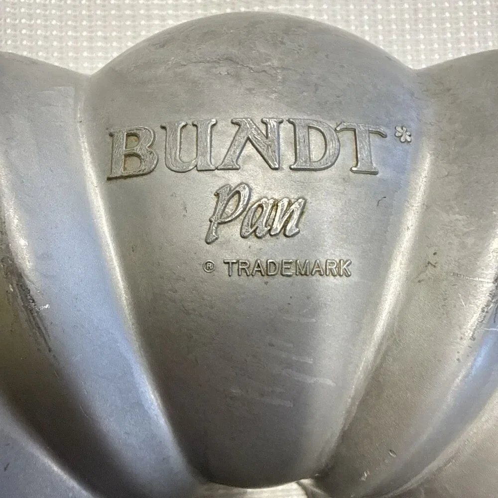 Vintage Nordic Ware The Original Bundt Pan Heavy Cast Aluminum 12 cup Silver Box